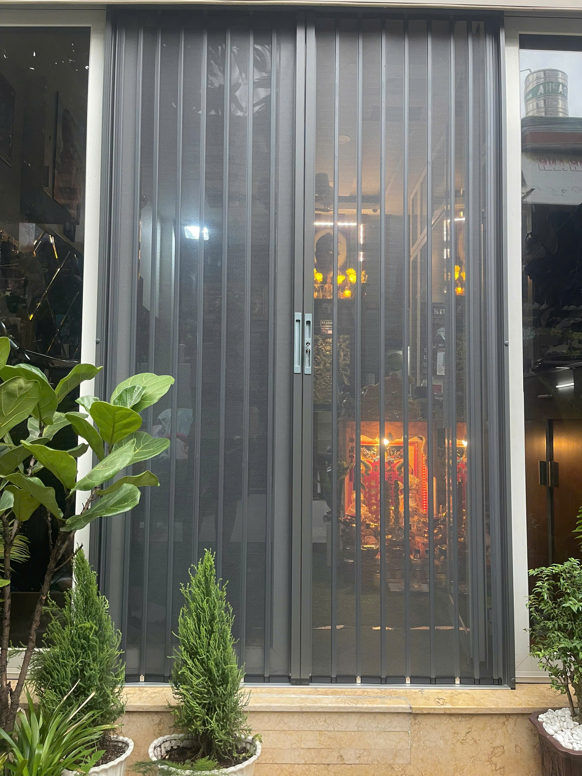 Cửa lưới xếp lá nhôm cao cấp